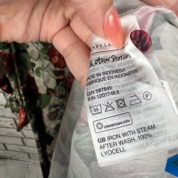 & Other Stories | V Neck Frill Midi Dress in Vintage Floral Print - Picture 10 of 16